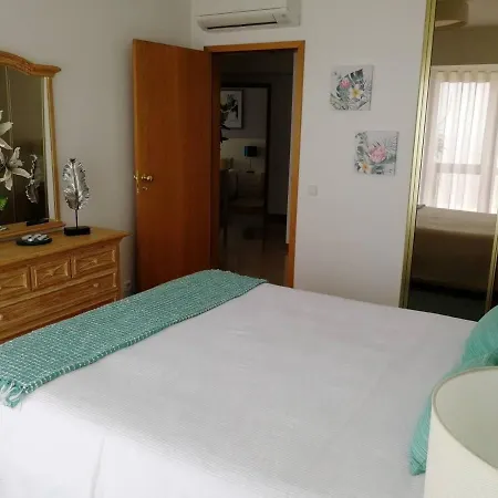 2 Bed Flat - Sleeps 4 - Parking - Wifi Apartament Nazaré