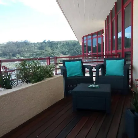 2 Bed Flat - Sleeps 4 - Parking - Wifi Apartman