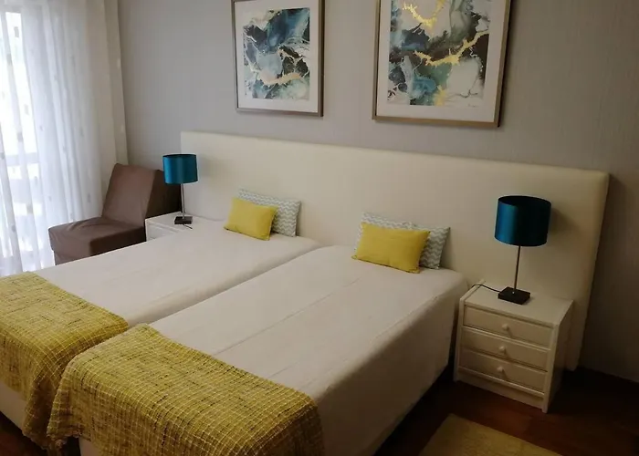 2 Bed Flat - Sleeps 4 - Parking - Wifi * Nazare