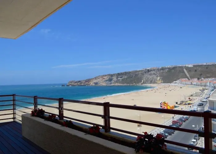 Apartment 2 Bed Flat - Sleeps 4 - Parking - Wifi *