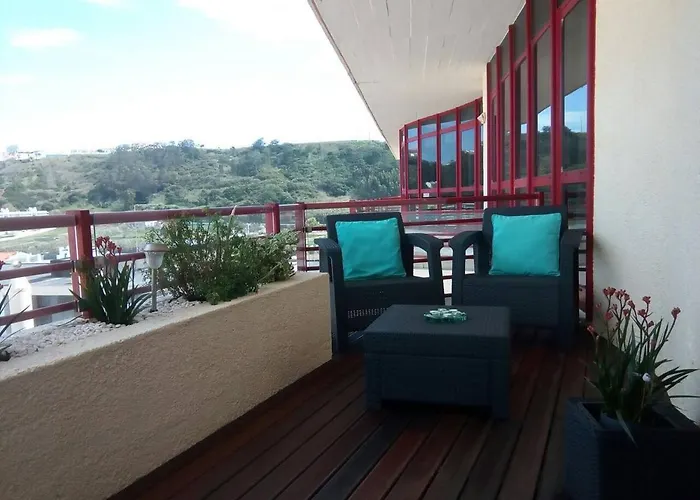 2 Bed Flat - Sleeps 4 - Parking - Wifi Apartment