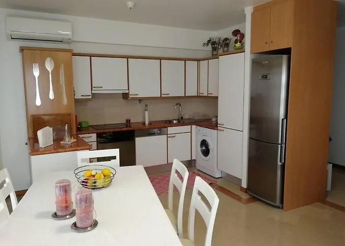 2 Bed Flat - Sleeps 4 - Parking - Wifi * Nazare